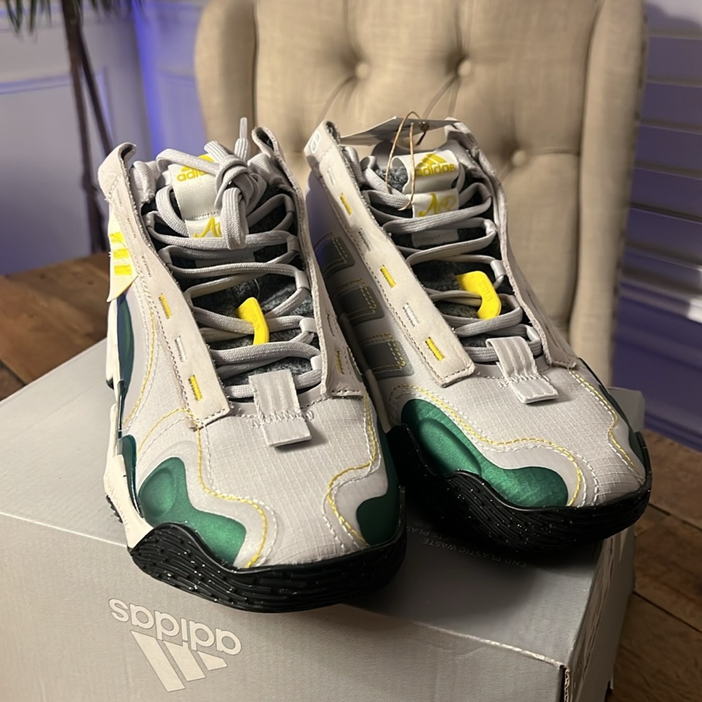 EXHIBIT B CANDACE PARKER MID BASKETBALL SHOES By ADIDAS Size 6.5 - Picture 3 of 13